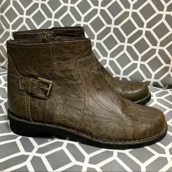 Clark’s Ankle Boots - Picture 3 of 8